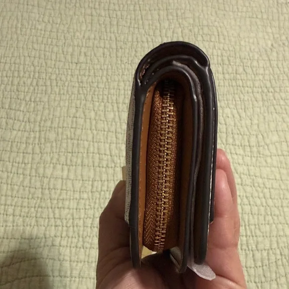 NWT Michael Kors Tan and Cream Logo Snap Card Case - Picture 8 of 10